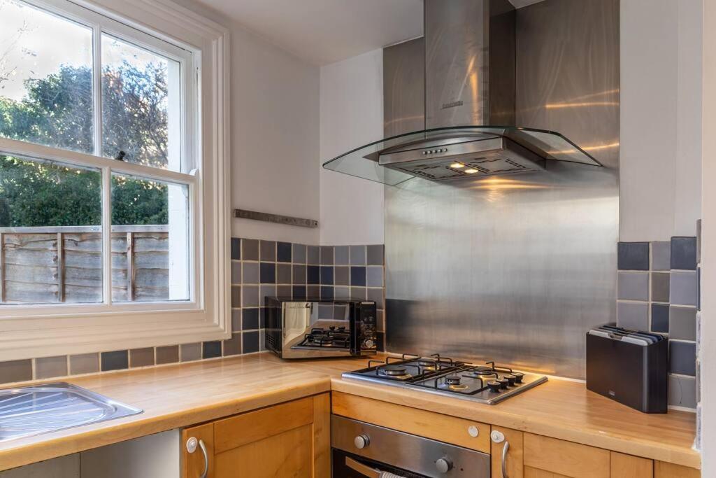 Апартаменты Victorian Flat Close To Station With Large Garden Брайтонн Экстерьер фото